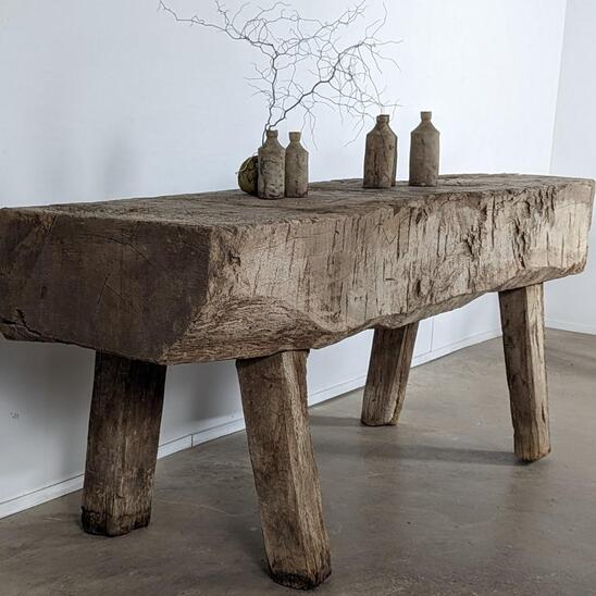 Primitive console wabisabi